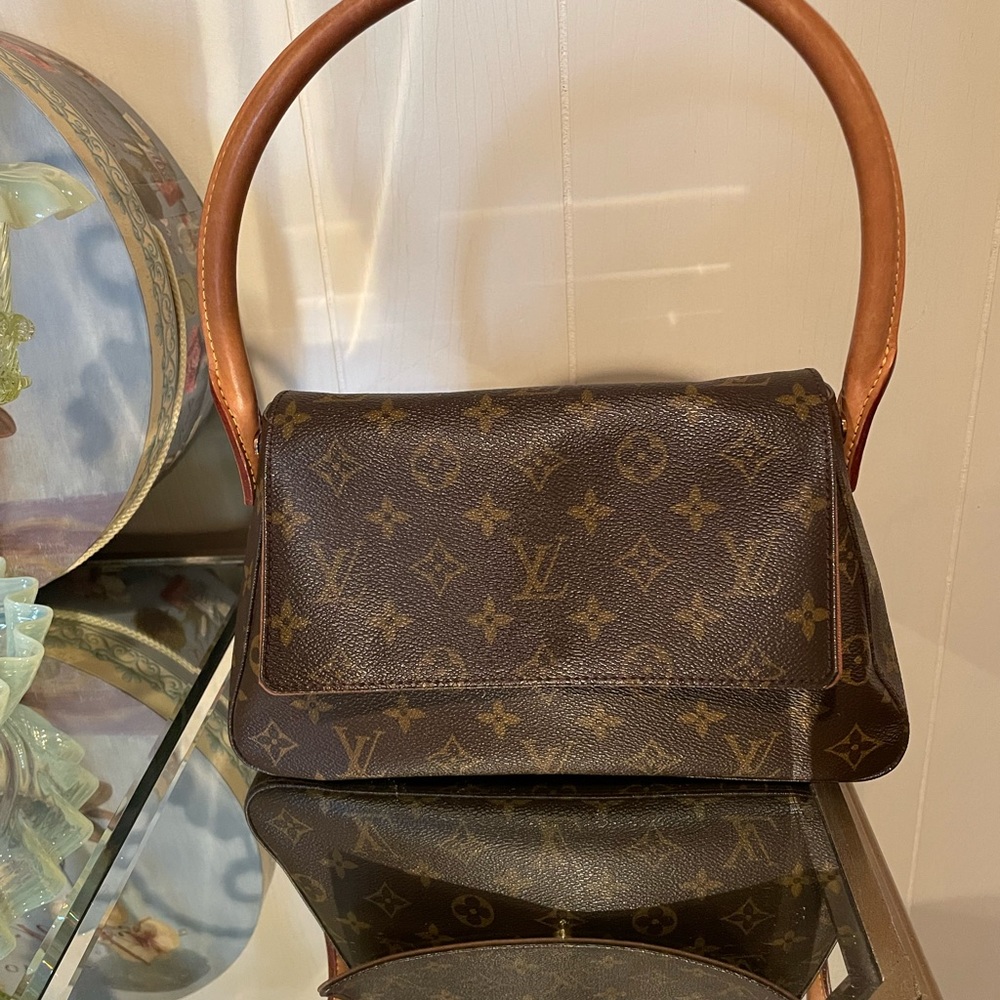 % Authentic Louis Vuitton In The Loop. - image 2